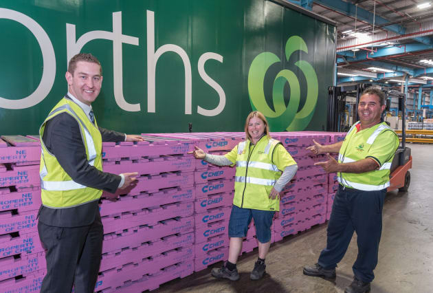 (L-R) CHEP&rsquo;s director of retail Daniel Crabtree with Woolworths&rsquo; forklift drivers Paula McGregor and Ray Stokes.